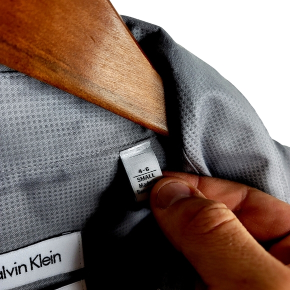 NWT Calvin Klein Non-Iron Button Down Shirt. Brand New! - Picture 4 of 5